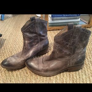 Frye Carson Bootie Size 8