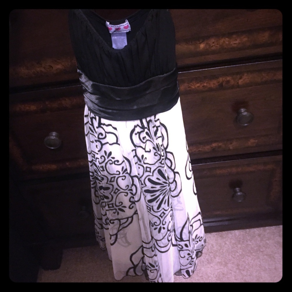Black & white evening dress.