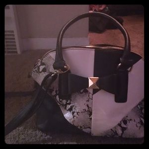 Cute apt 9 bag 💼 great used condition