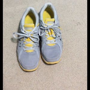 Live Strong Nike Tennis Shoes