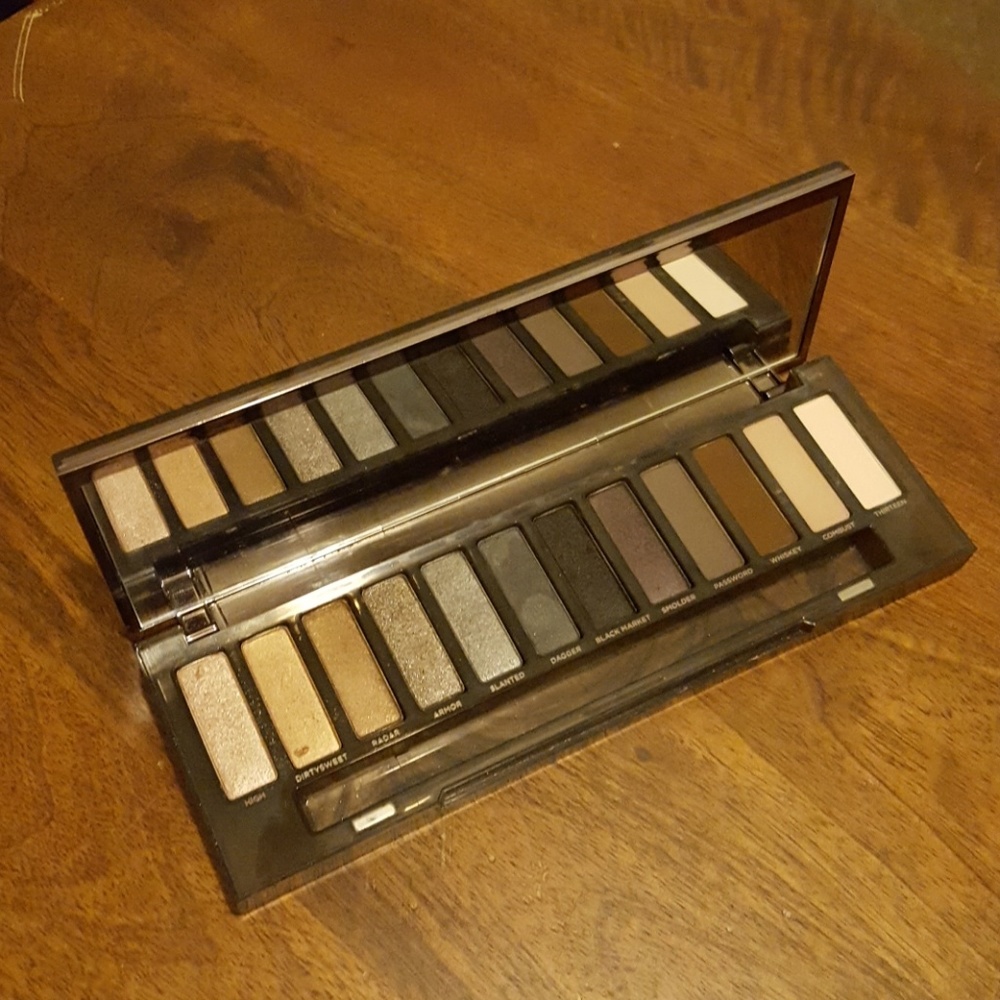 NAKED by Urban Decay SMOKY