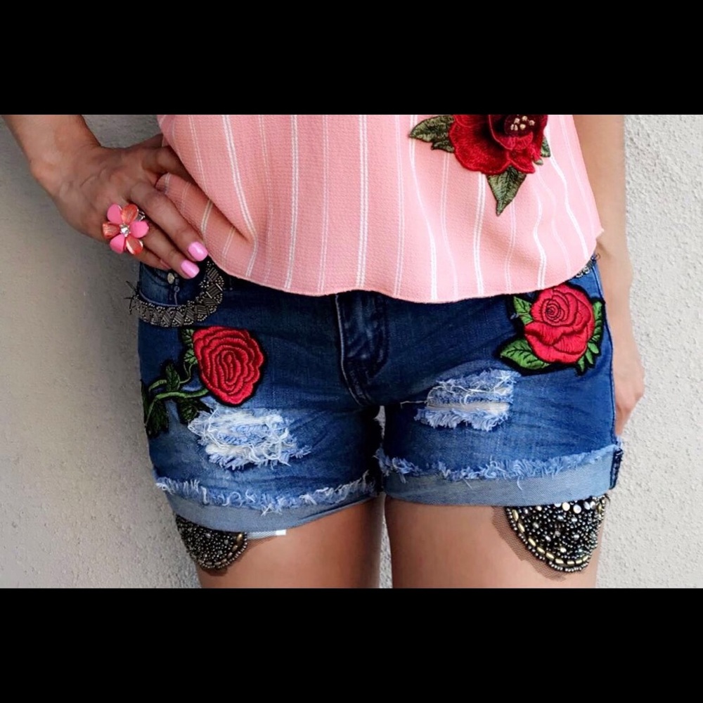 Denim distressed shorts with embroidered roses