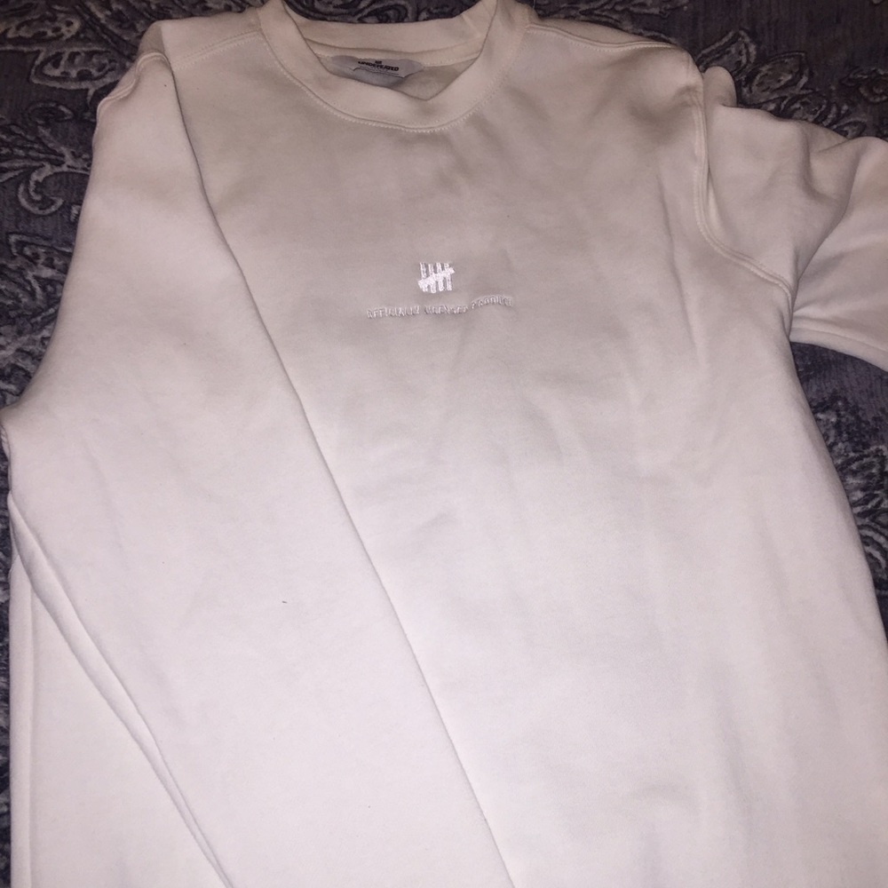 Undefeated sweater new size m