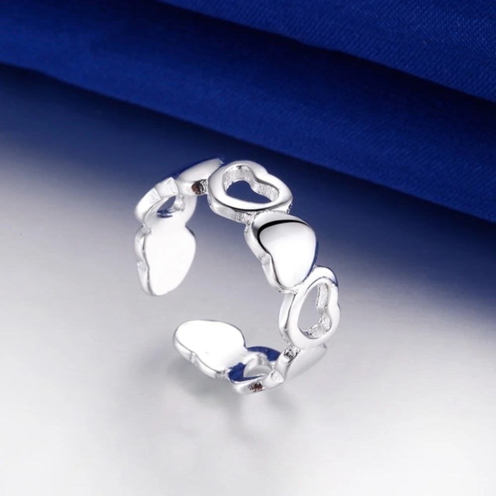 NWT STERLING SILVER HEART RING