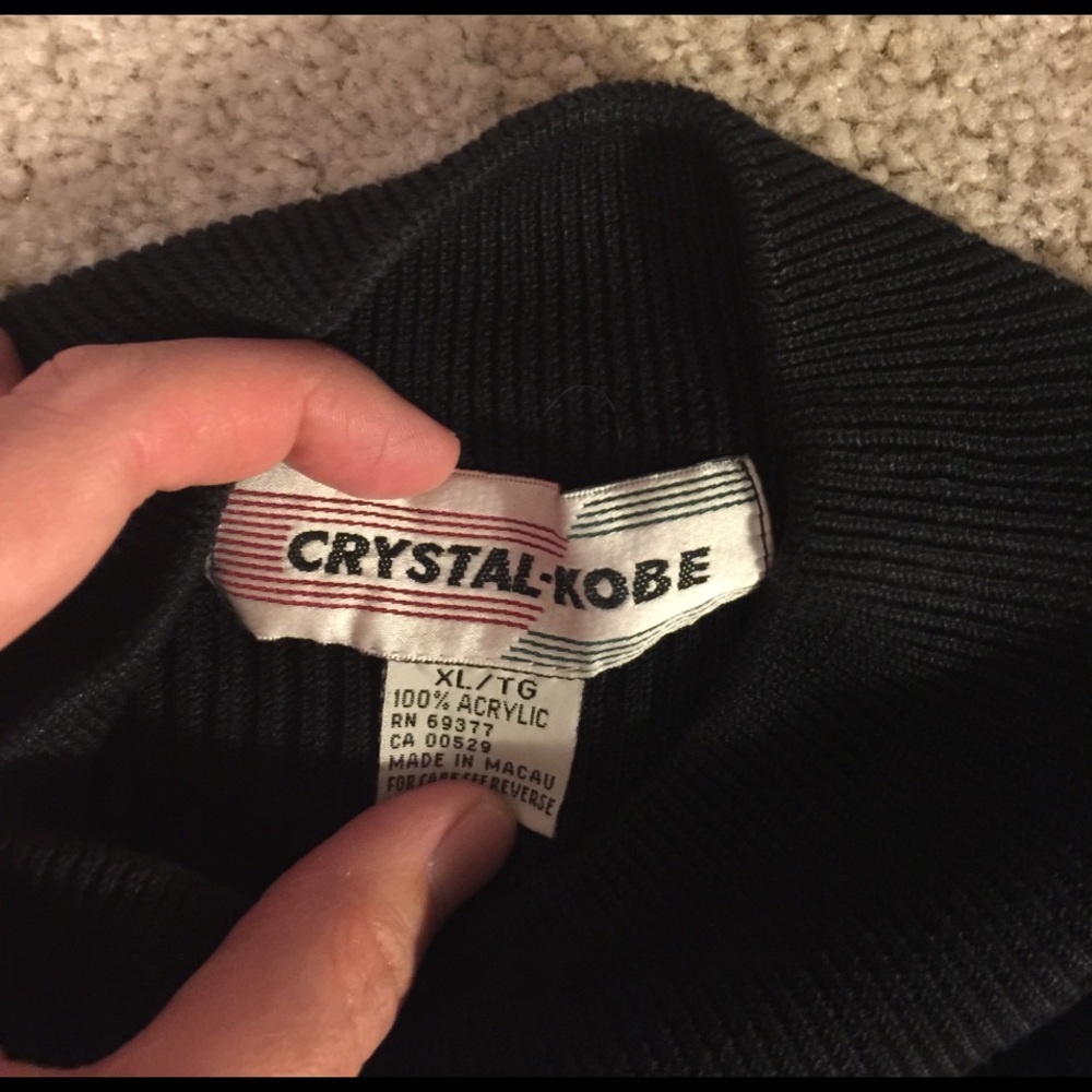 Crystal Kobe 👚 - Picture 2 of 2
