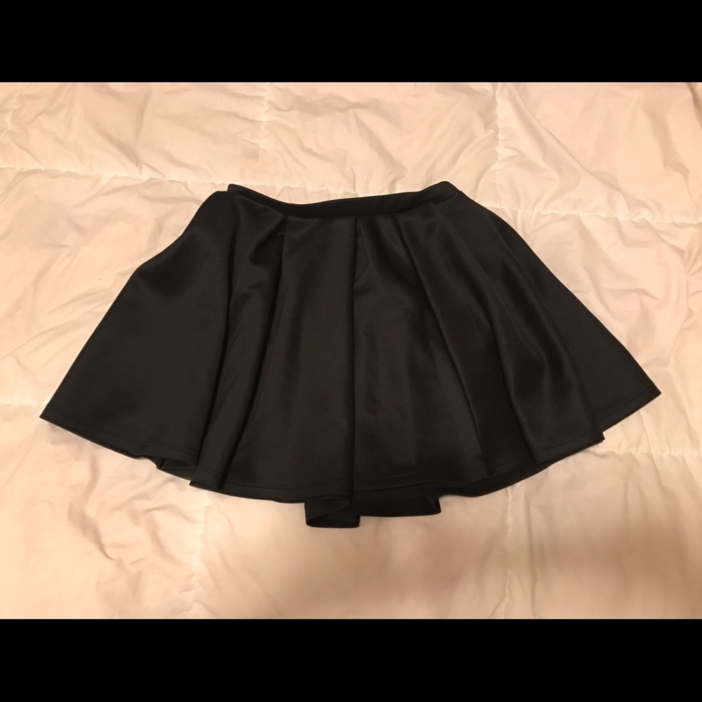 Black skater skirt