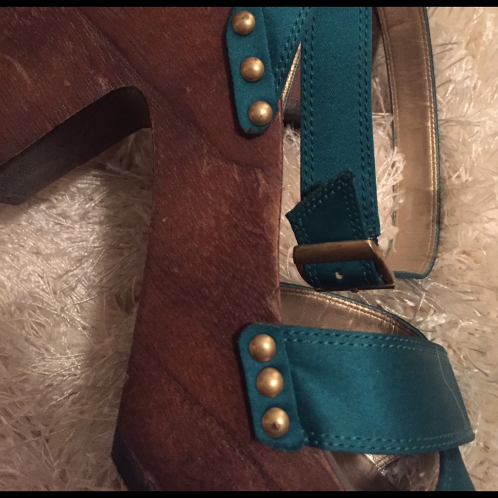 Sandals - Picture 3 of 4