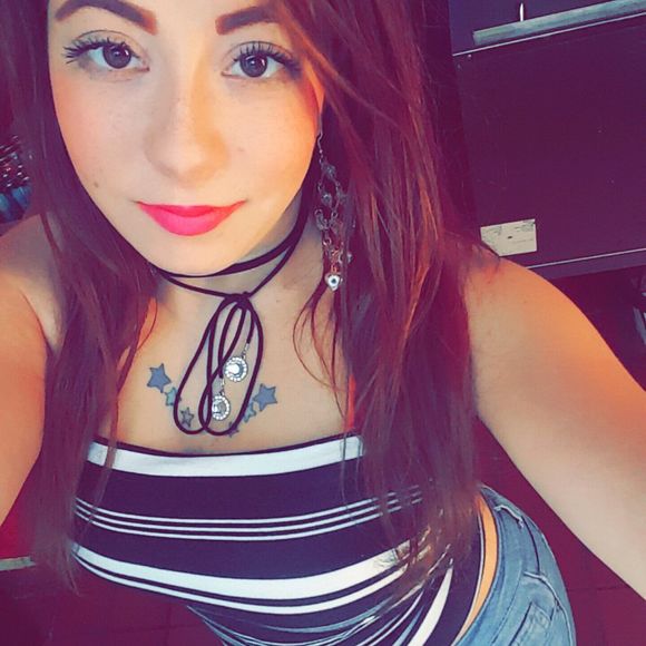 Meet your Posher, Nicole - Picture 1 of 1