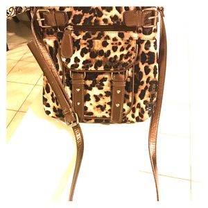 Cheetah print crossbody bag.