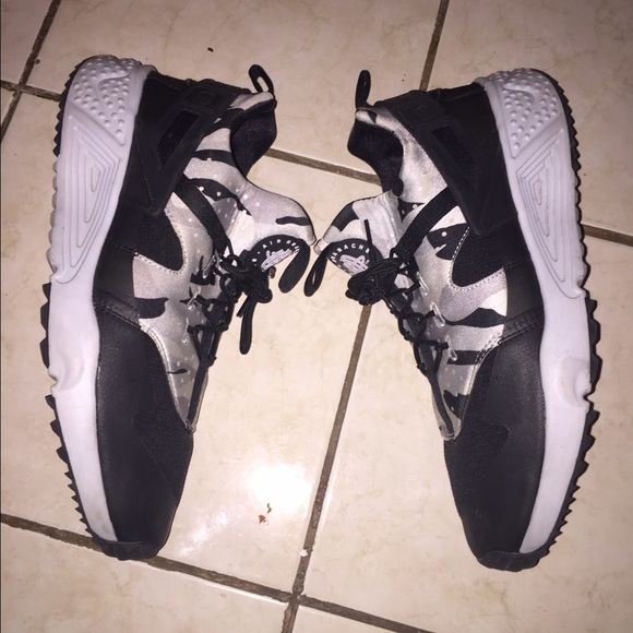 Nike Huaraches - Picture 3 of 3