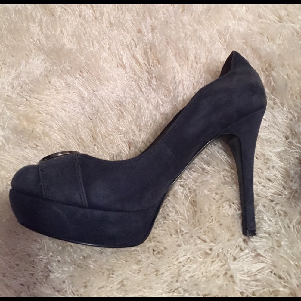 Heels - Picture 3 of 4