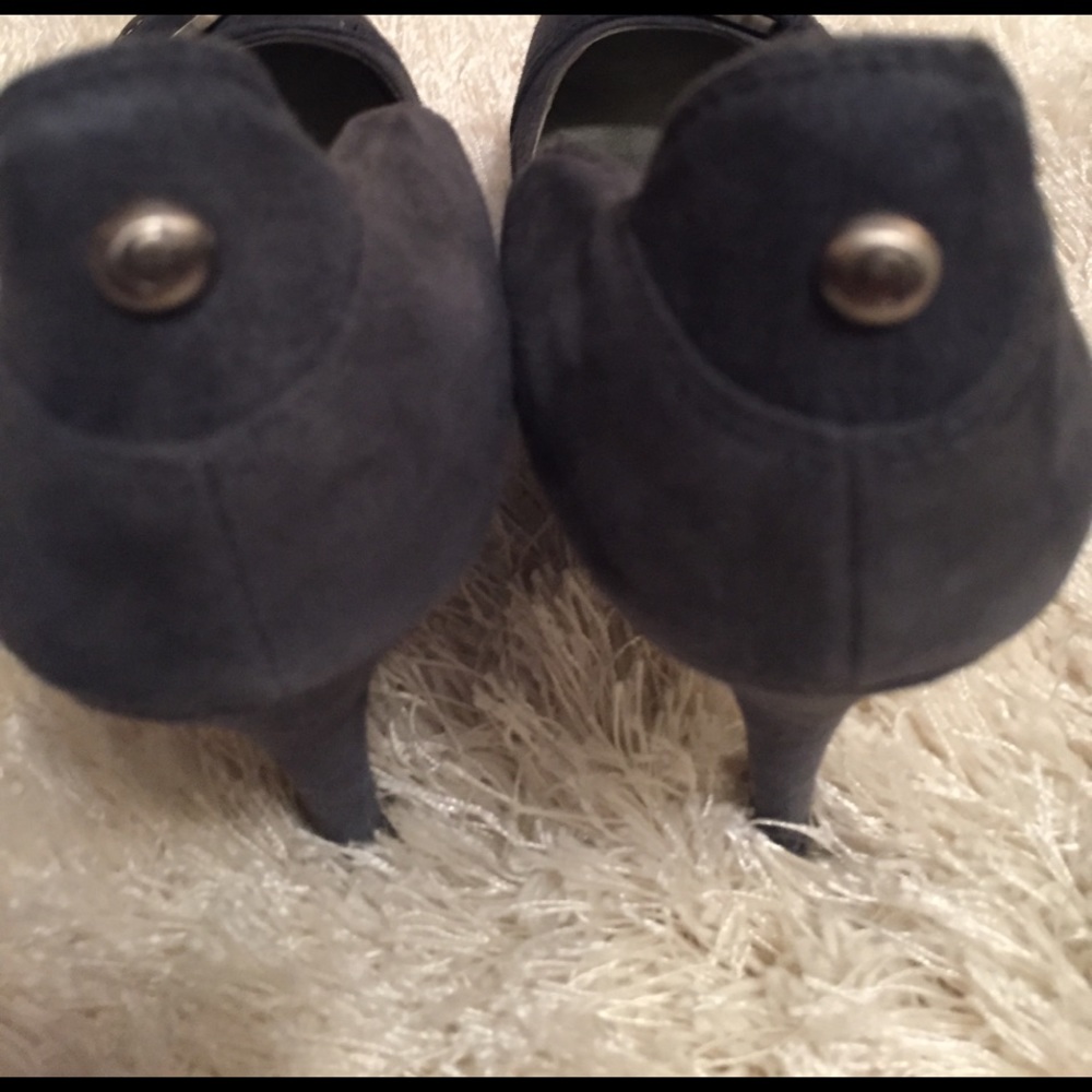 Heels - Picture 4 of 4