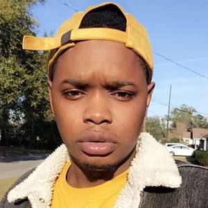 Meet your Posher, Dominique