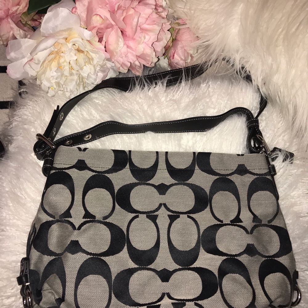 Coach hand bag in cc black