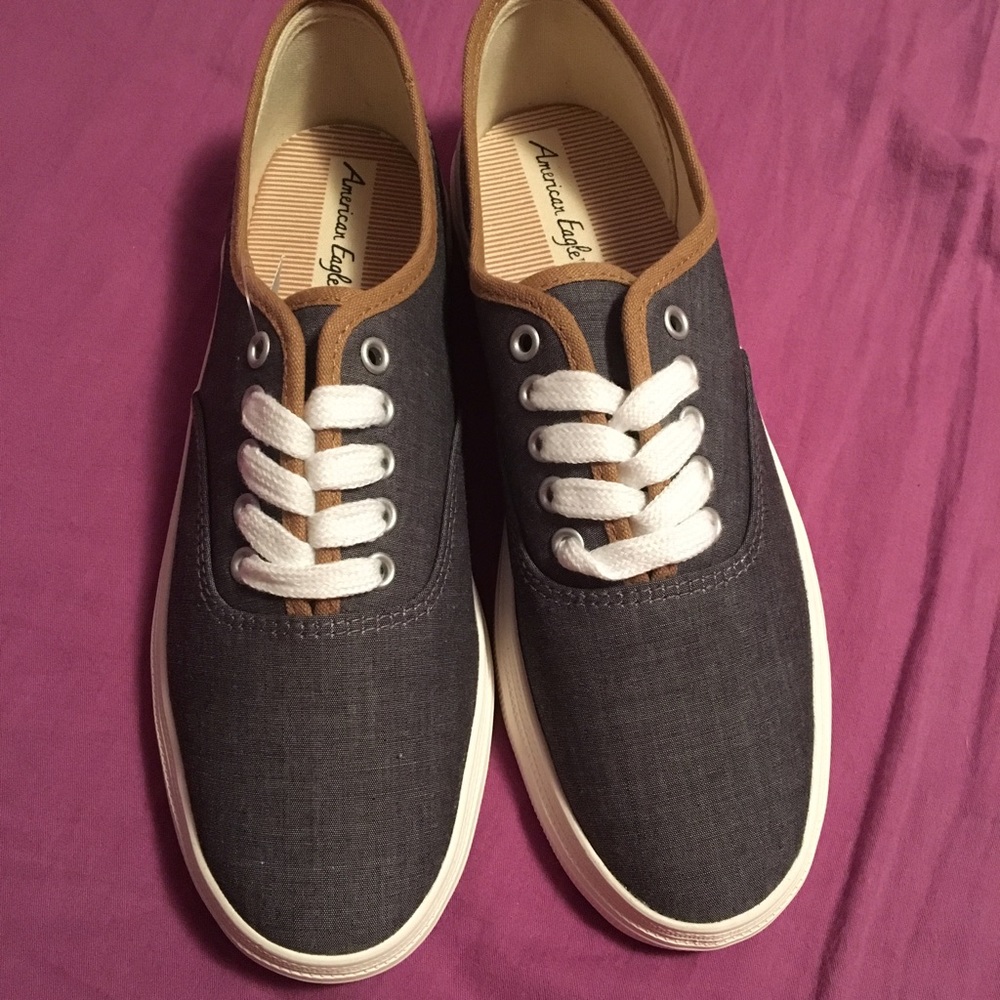 American Eagle canvas shoes
