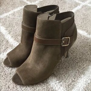 Marc Fisher Green Shimmee Booties Size 9