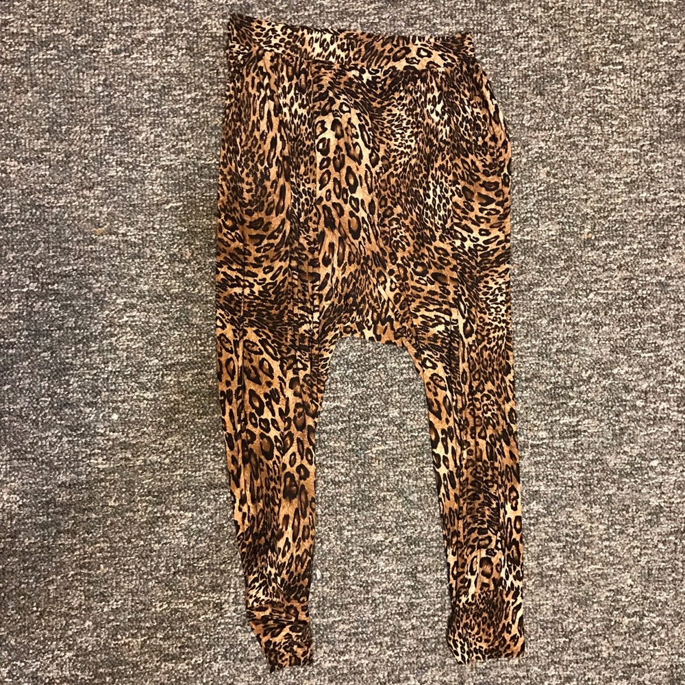 Forever21 women's leopard baggy pants