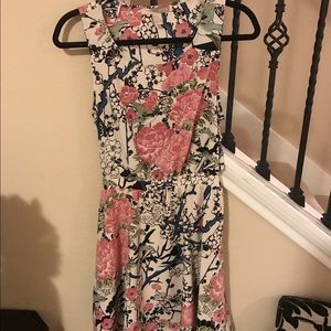 Forever 21 flower dress, like new. Never worn.