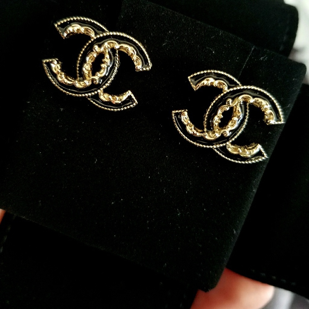 🚫SOLD🚫 ✨Authentic CHANEL CC Baroque Earrings✨ - Picture 2 of 8