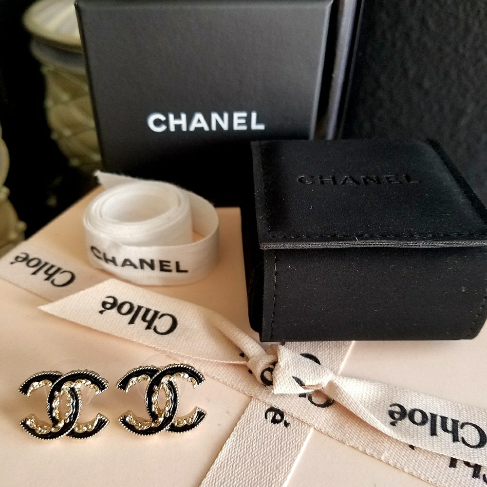 🚫SOLD🚫 ✨Authentic CHANEL CC Baroque Earrings✨ - Picture 3 of 8