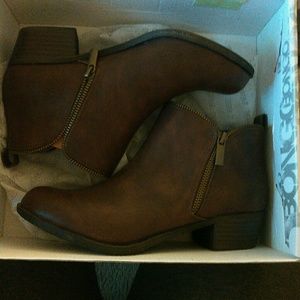 Bongo Ankle Boots