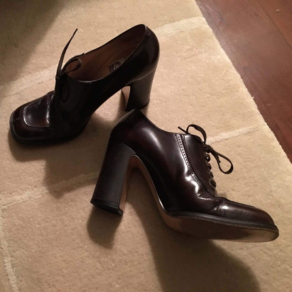 Blay brown laced heeled shoe/boot, size 9