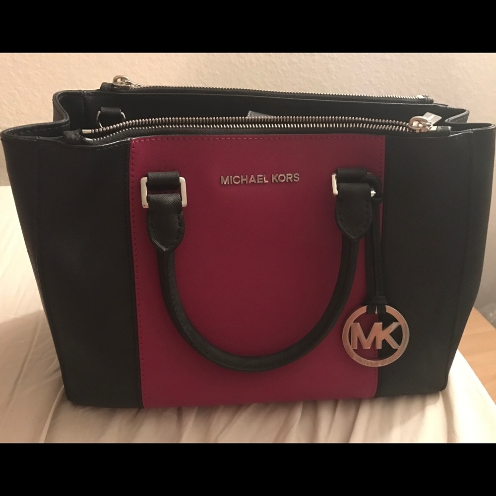 Michael Kors Medium Satchel Purse. Black Burgundy