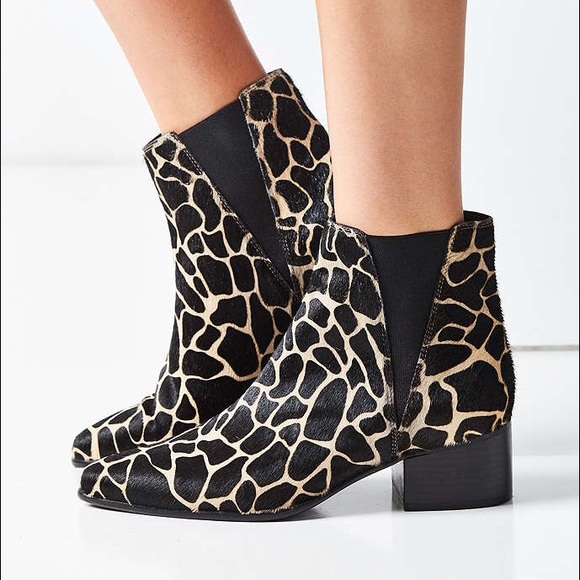Giraffe ankle Boots - Picture 2 of 7