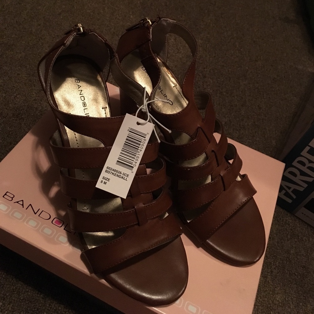 sandals - Picture 2 of 4