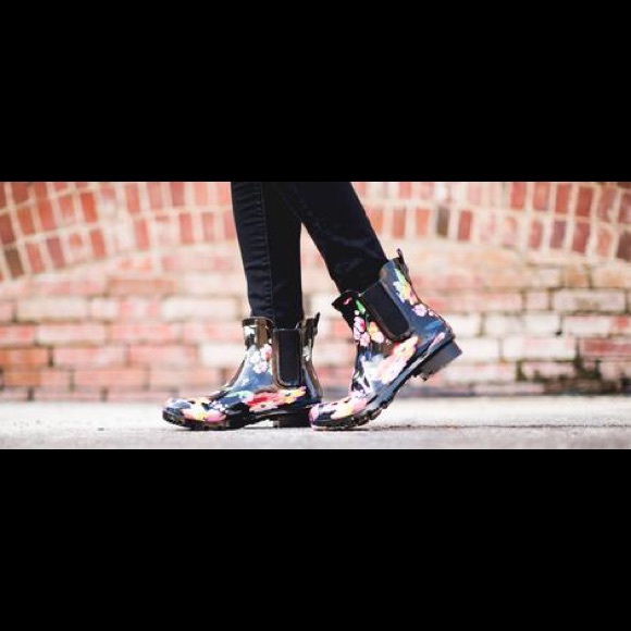 Black Floral Roma Rain Boots by Sadie Robertson - Picture 2 of 4