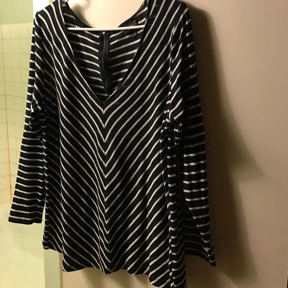 Black and white striped V top
