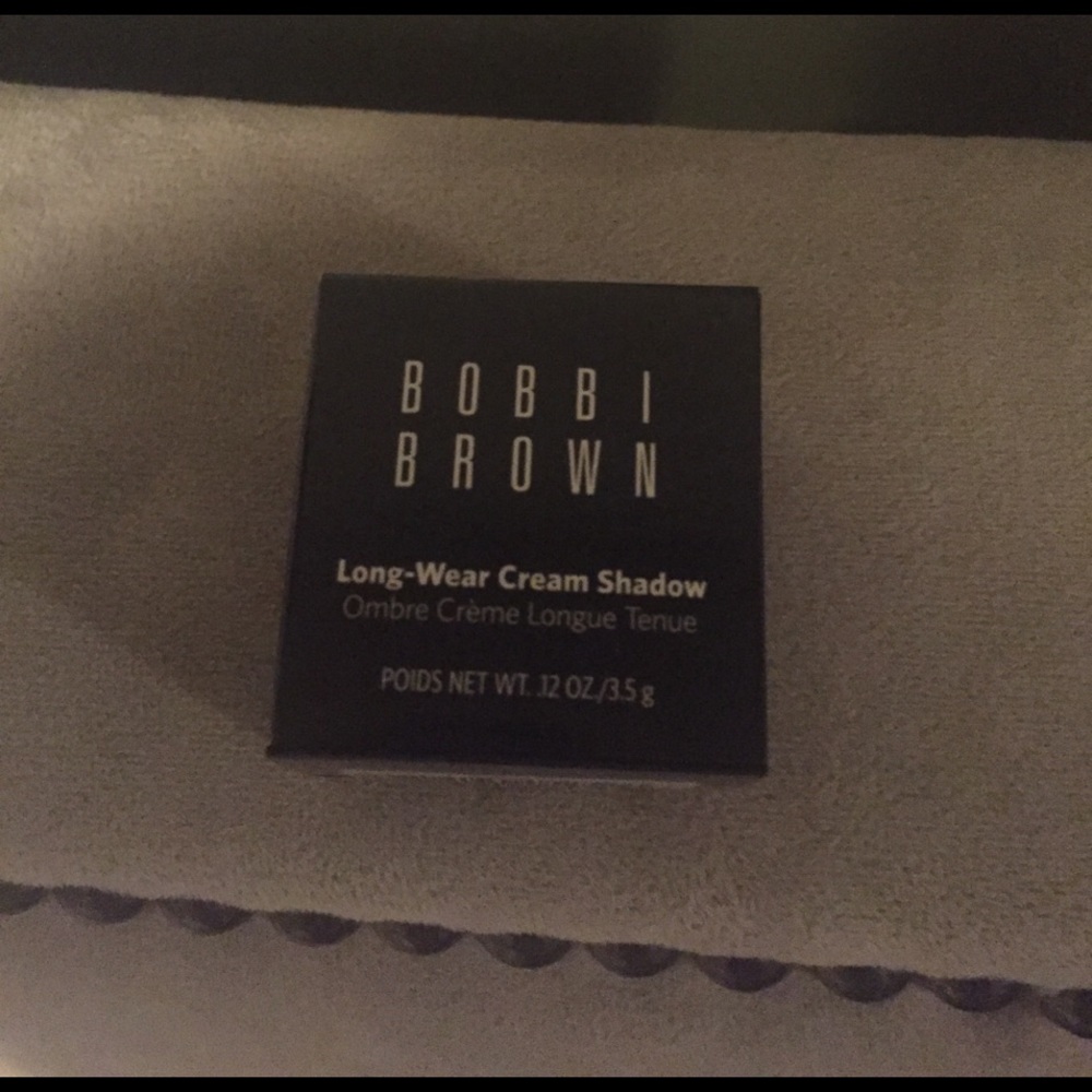 Long-wear cream shadow