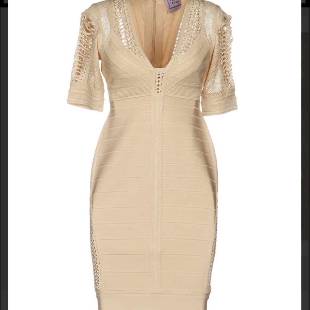 Hervé Léger
Women's Natural Short Dress
$1712