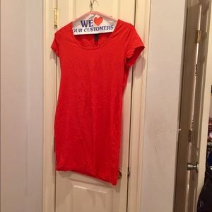 Long red tee