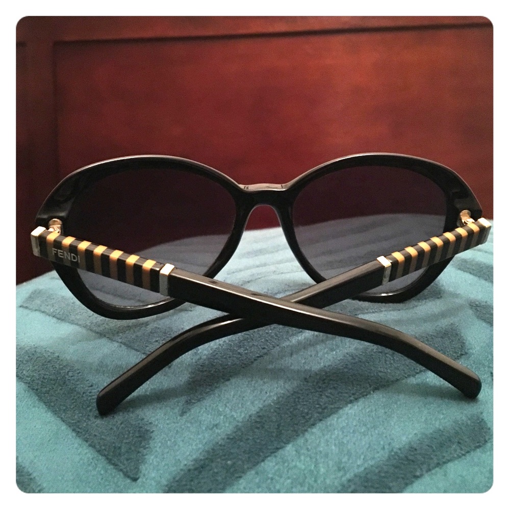 🌻FLASH SALE ENDS AT MIDNIGHT🌻 FENDI Sunglasses