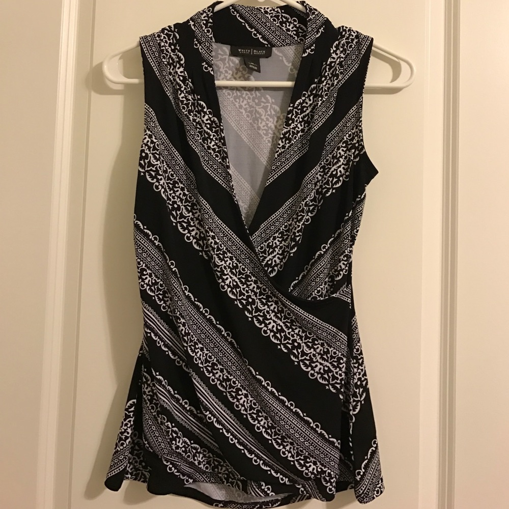 Sleeveless V neck top