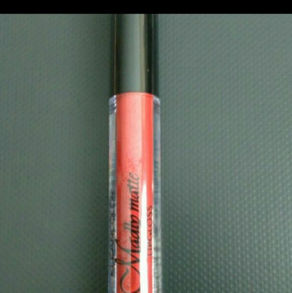 Caliente long lasting matte lipgloss - Picture 3 of 4