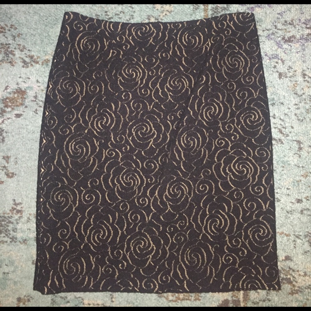 Worth Size 14 short pencil skirt. Black w/nude