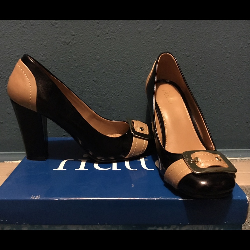 Gorgeous black & tan heels. - Picture 1 of 3