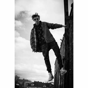 Meet your Posher, Max