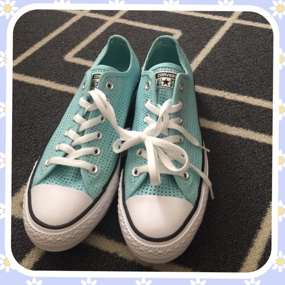 Converse - Picture 2 of 2