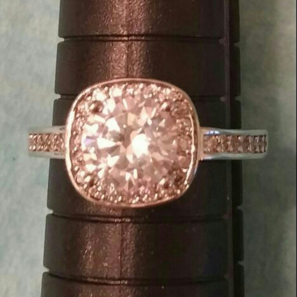 NWOT CZ DIAMOND SILVER RING