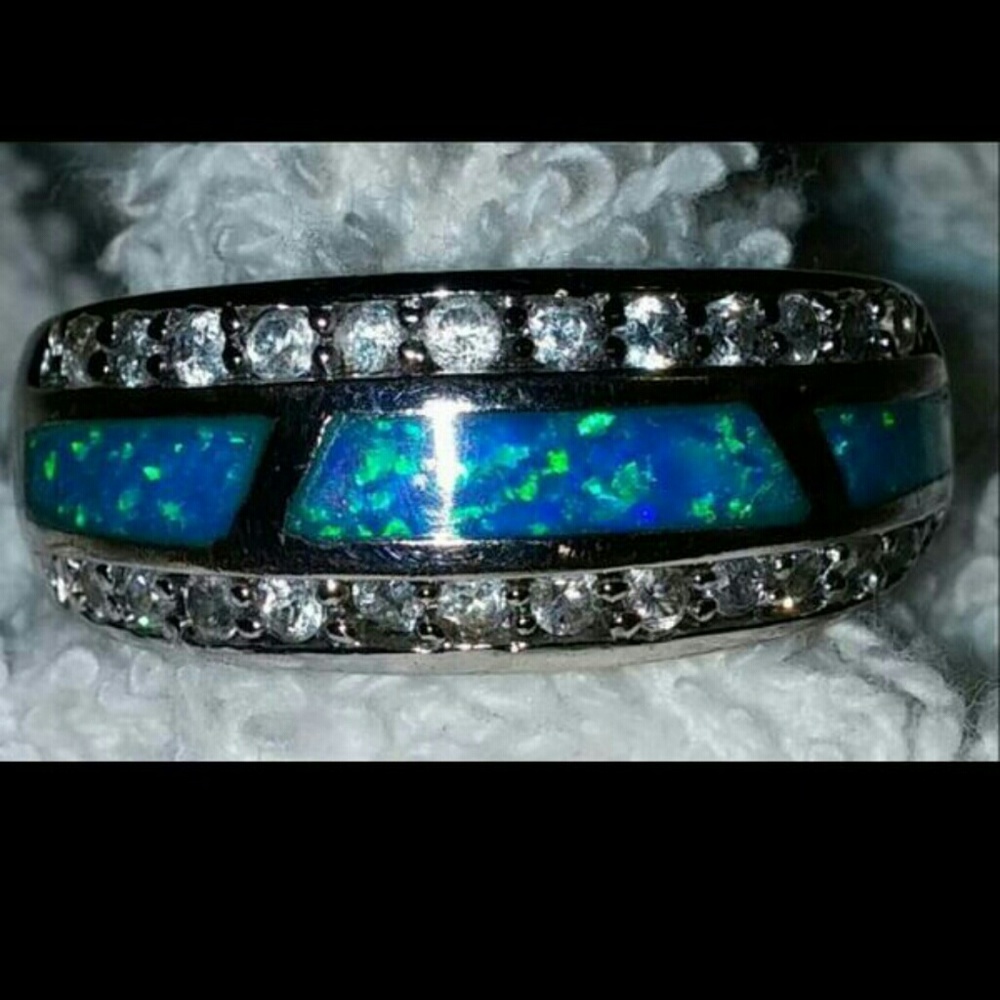 Sterling silver ring .925
Cz diamonds