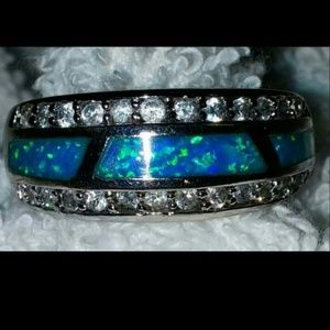 Sterling silver ring .925
Cz diamonds