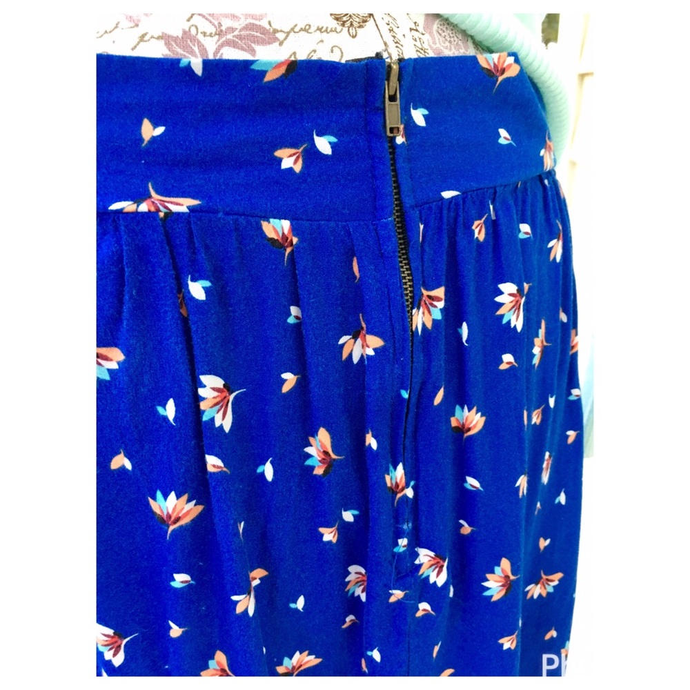Everly Rayon Blue Floral Casual Skirt Medium - Picture 2 of 2