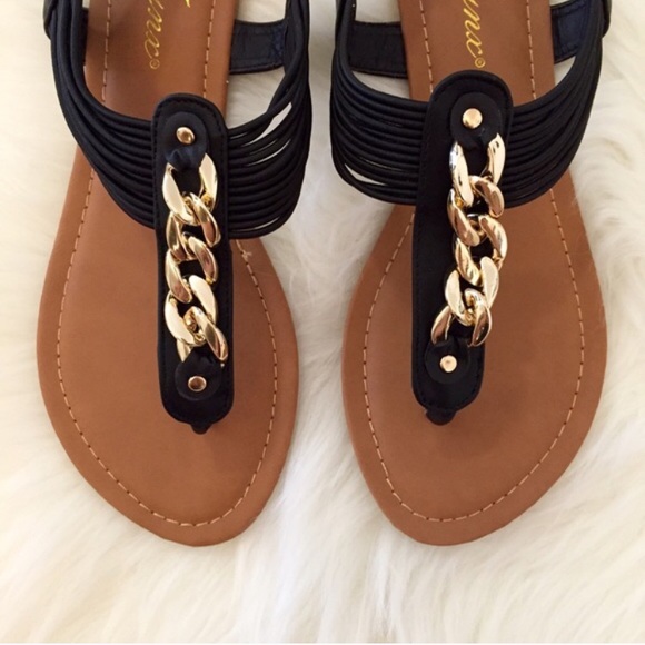 •LAST 1• Gold Chain Black T-Strap Sandals - Picture 4 of 4