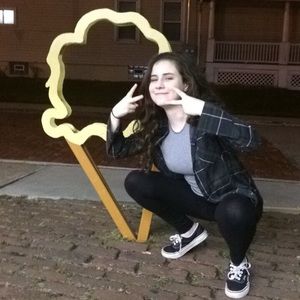 Meet your Posher, Danielle