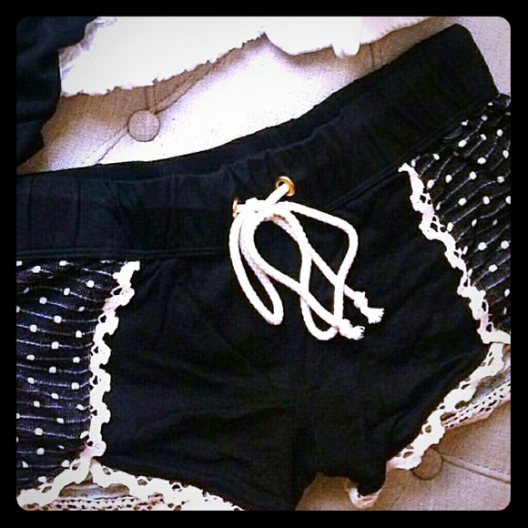 Beach Bunny Pants - Beach Bunny Fem Dot Lounge Shorts sz Large
