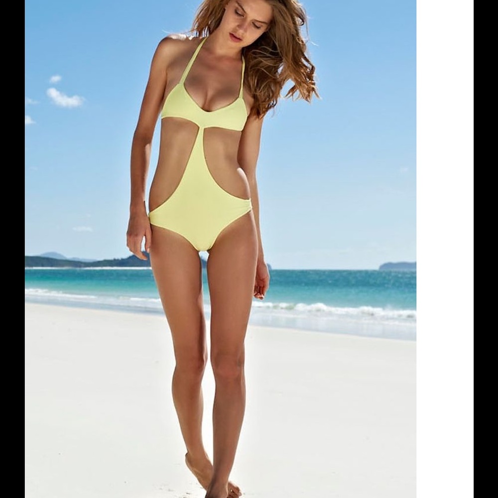 Mikoh Makaha Monokini size Med. but listed as Smal