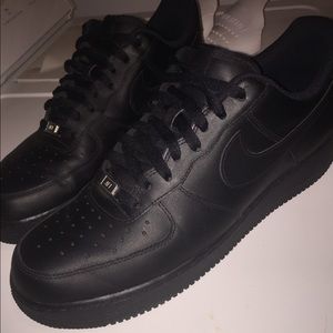 Men's black Air Force 1's